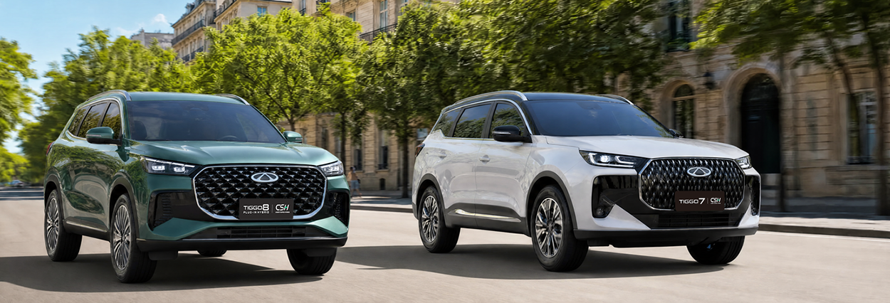  Deux SUV Tiggo cote à cote dans la rue