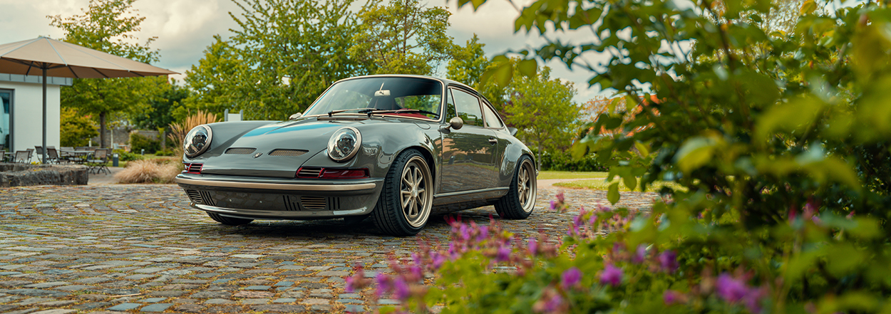 Porsche Techart GT Classic face avant sur des pavés