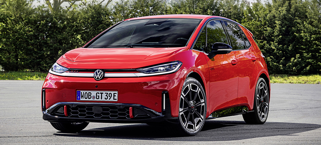 ID 3 GTi  rouge face avant sur une route
