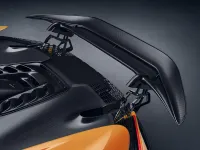 Small-16814-25-mclaren-w1-wing-detail-in-race-mode-copie