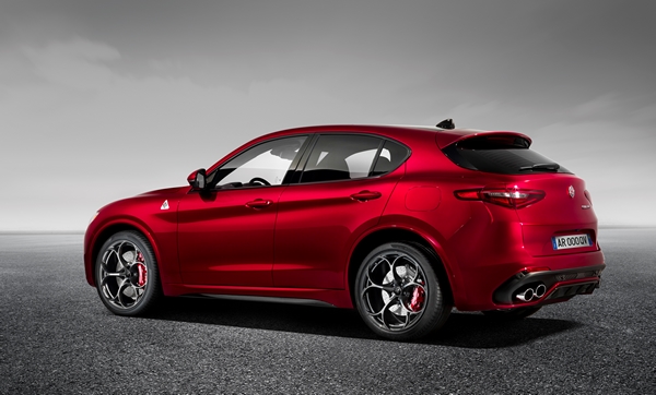 Alfa Romeo Stelvio 4