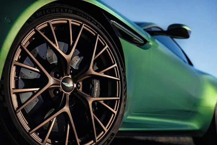 Aston Martin DB12 2024 1
