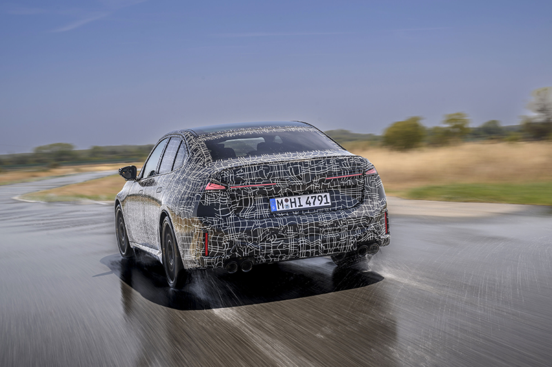 BMW M3 vue arrière toujours camouflée