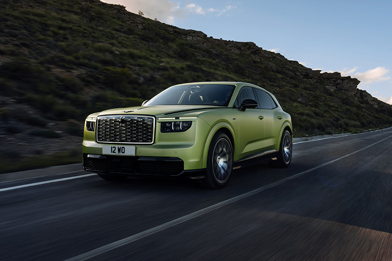 Bentley Torcal jaune en essai sur une route