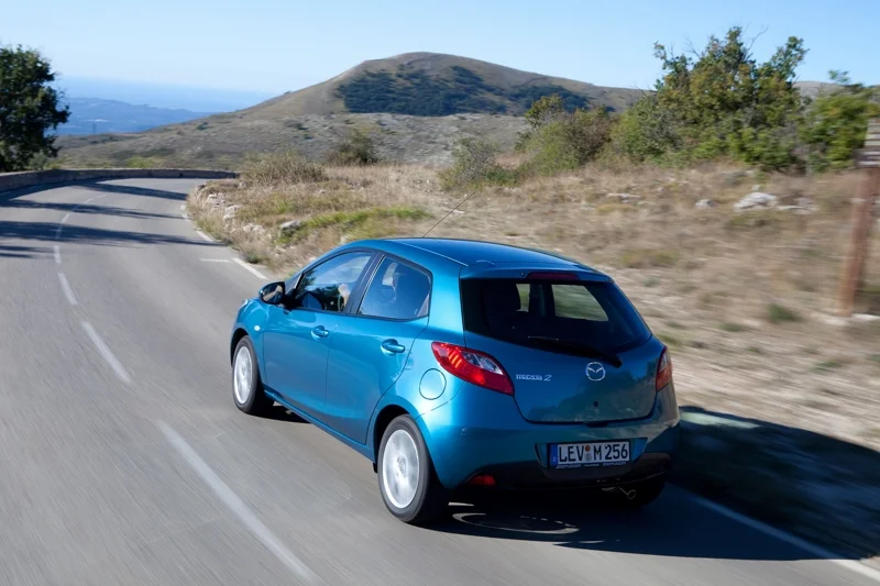 Mazda2 2010 action 04 jpg300