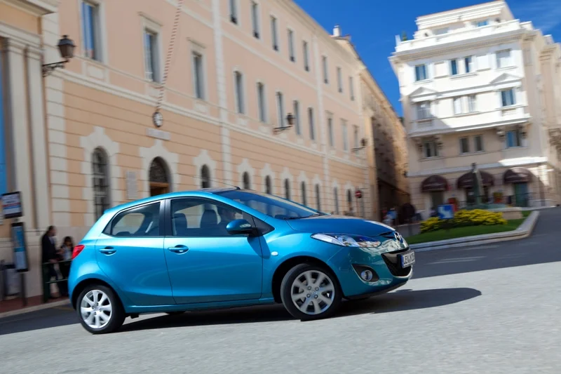 Mazda2 2010 action 28 jpg300