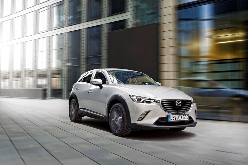 cx-3 2015 action 03