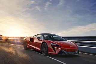 McLarenArtura intr
