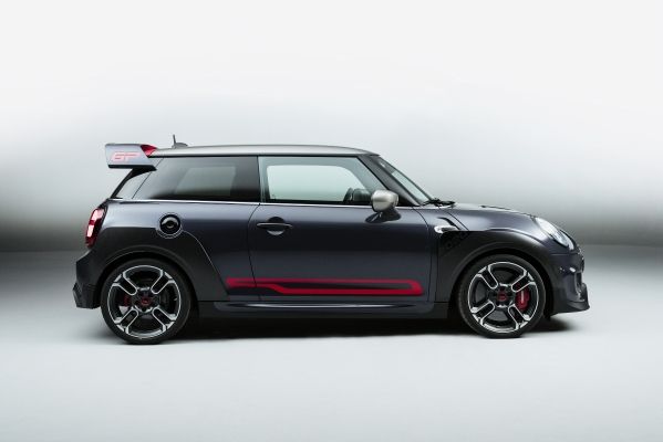 P90376256 lowRes mini john cooper wor