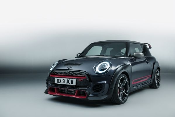 P90376258 lowRes mini john cooper wor