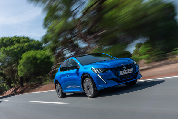3 PEUGEOT e208 GT Blue