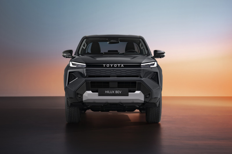 800 2026toyotahiluxbevhero6 copie