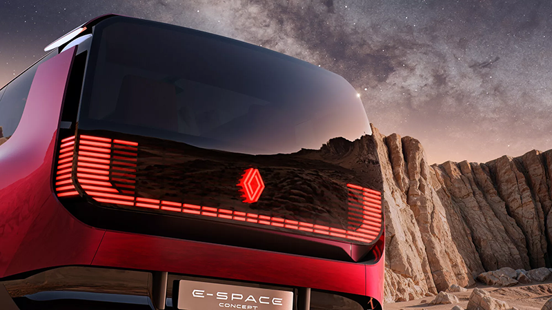 Arrière E-Space rouge avec large lunette arrière et bandeua lumineu