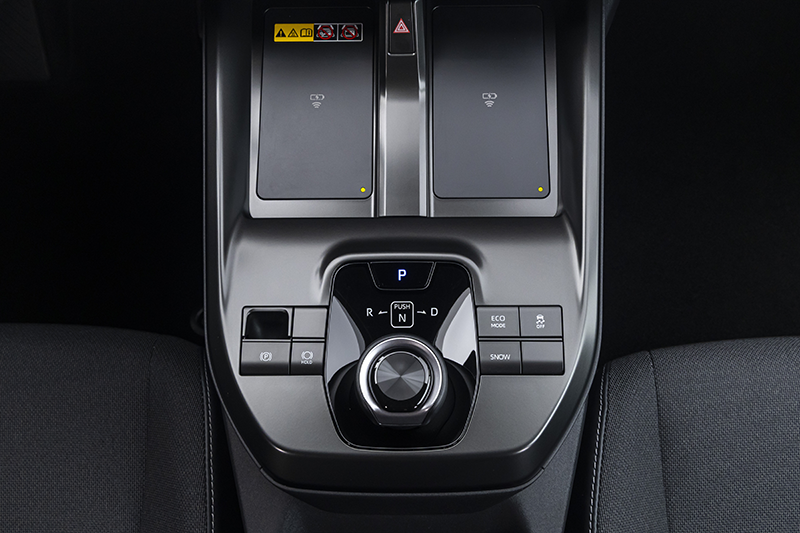 Console centrale du Toyota C-HR+ 2026.014