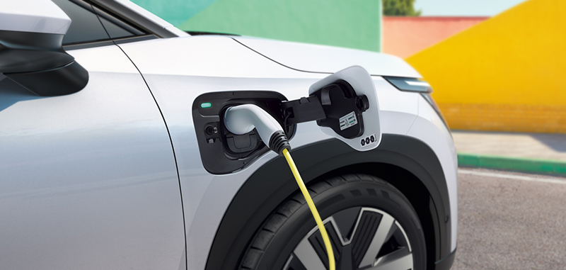 l'Epiq offre une autonomie d'environ 440 kilomètres et une recharge rapide en courant continu de 10 à 80 % en près de 24 minutes,