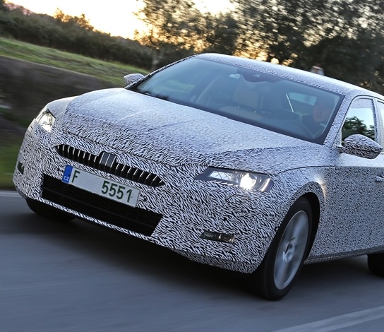 Skoda Superb 2015 face avant