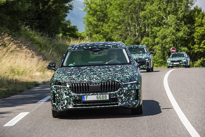 Nouvelle Škoda Superb camouflée 6 jpg