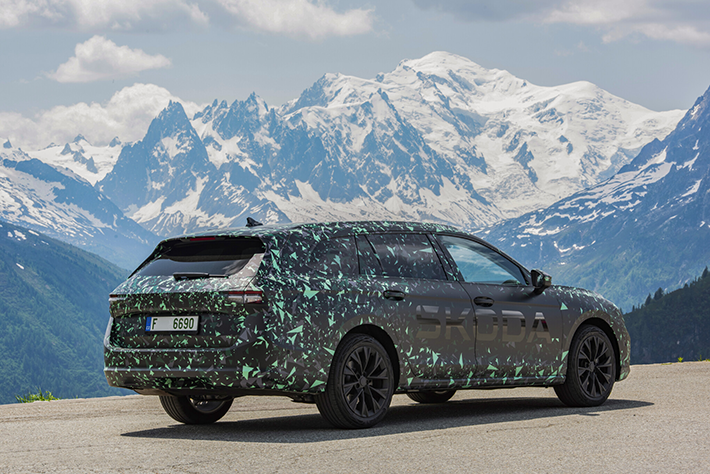 Nouvelle Škoda Superb camouflée 9 jpg