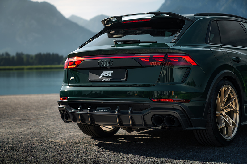RSQ8 LE 1000 Poupe : Diffuseur arrière imposant, aileron de toit
