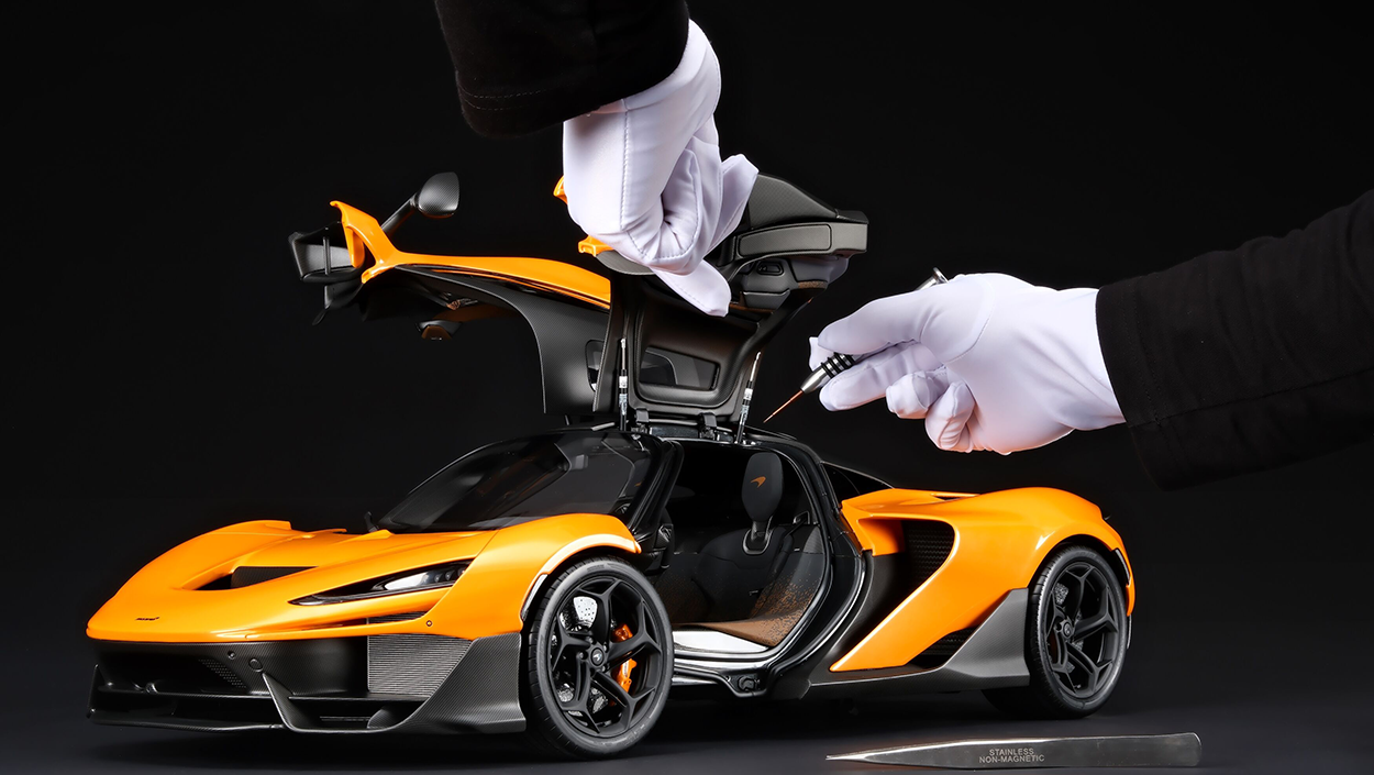 McLaren W1 Papaya Spark maquette échelle 1/8 Amalgam vue HERO