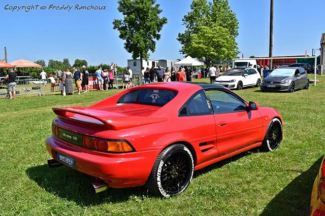 TOYOTA MR2