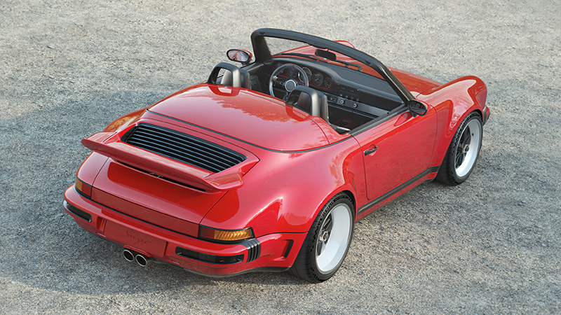 Porsche 911 Carrera Cabriolet Reimagined by Singer vue 3/4 dessus, Type 964 restauréee