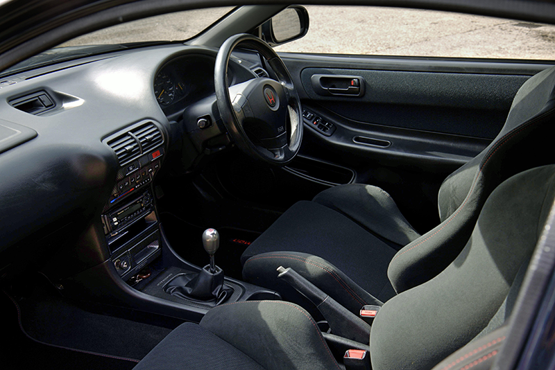 Intérieur Honda Integra Type R DC2 restomod Tolman avec habitacle restauré et sièges refaits à neuf